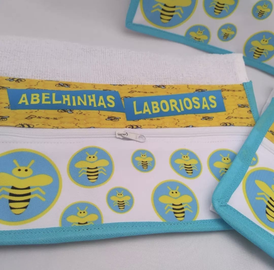 Toalhinha com Necessaire Porta-Higiene Bucal